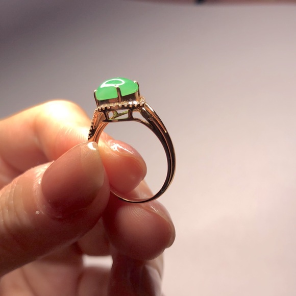 Grade A Untreated Apple Green Burma Jadeite w/ Diamond 18k YG Ring - Picture 4 of 8
